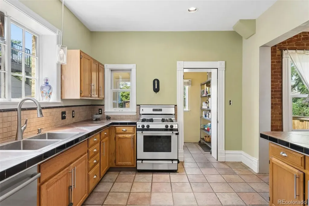 569 S Sherman Street Denver CO 80209