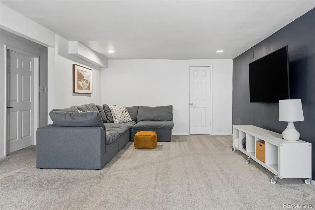 1556 S Xenon Court Lakewood CO 80228
