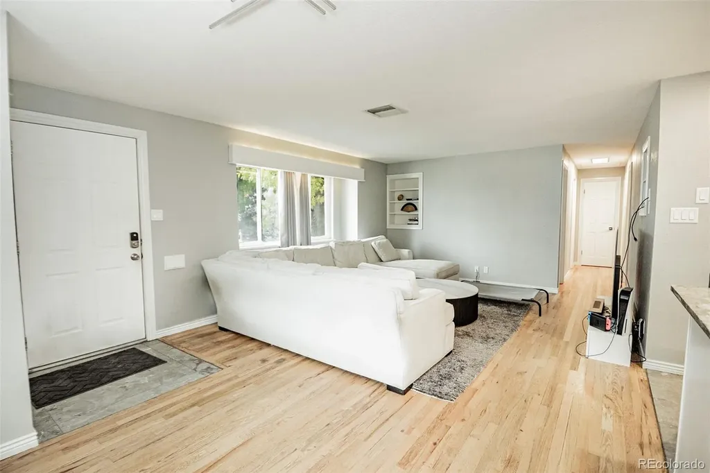 2569 E Cresthill Avenue Centennial CO 80121