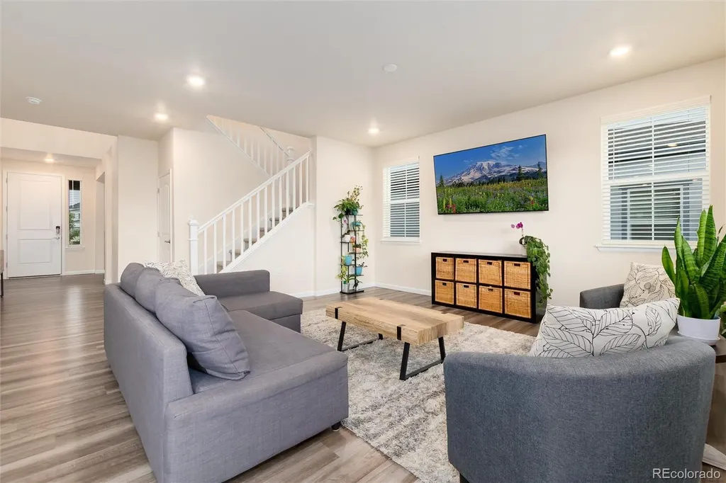 7376 S White Crow Way Aurora CO 80016