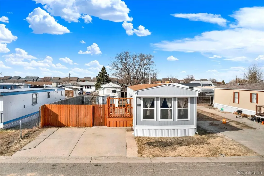 231 Dahlia Street Bennett CO 80102