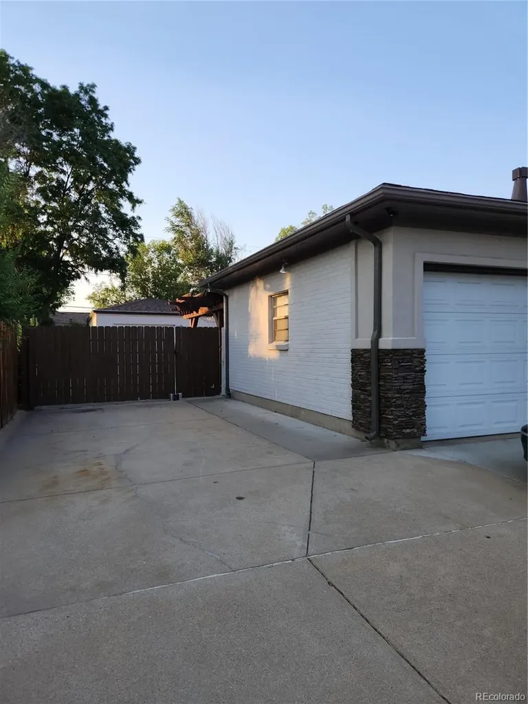 841 Phillips Drive Northglenn CO 80233