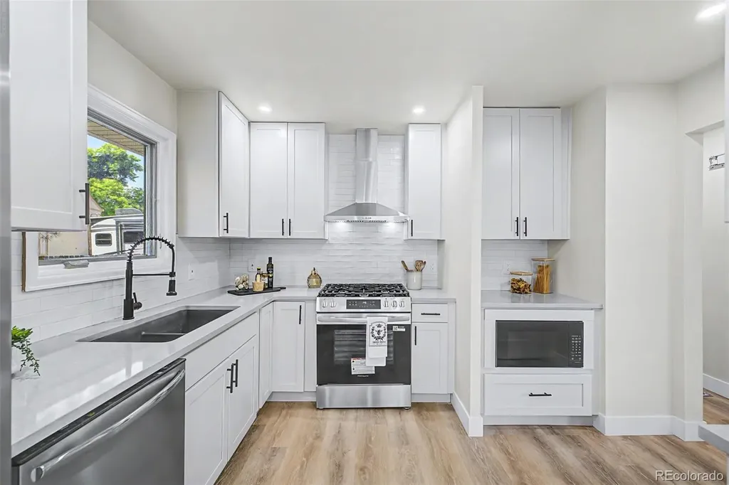 4667 Badger Lane Littleton CO 80127