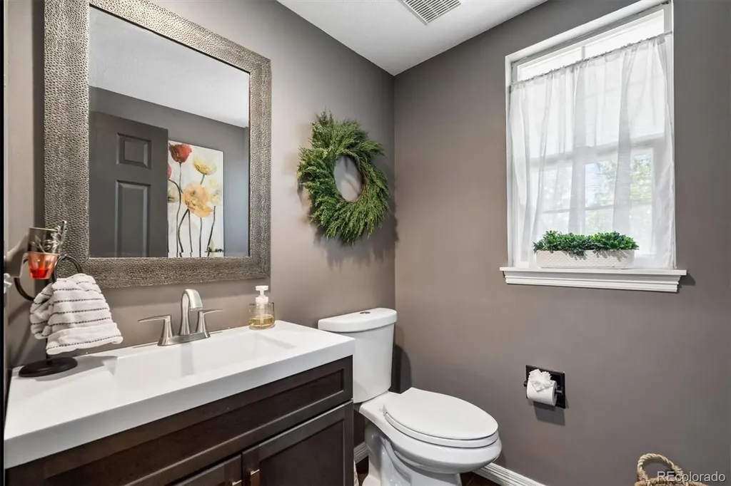 9962 Hawthorne Street Highlands Ranch CO 80126