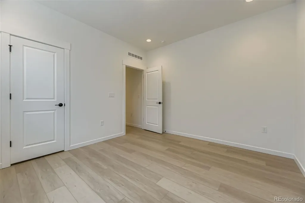 8895 S Riviera Way Aurora CO 80016