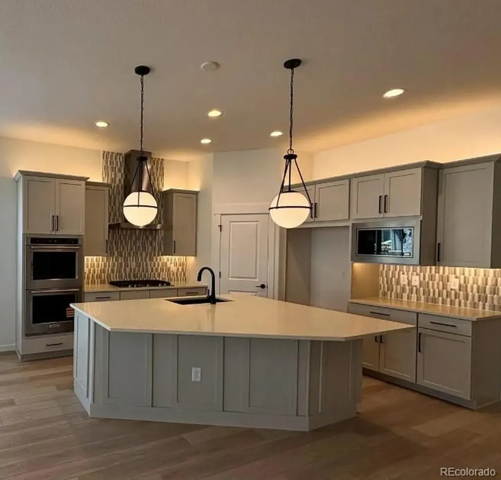 8895 S Riviera Way Aurora CO 80016