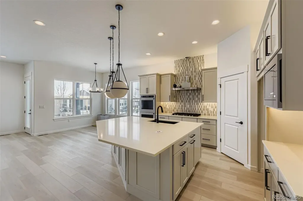 8895 S Riviera Way Aurora CO 80016