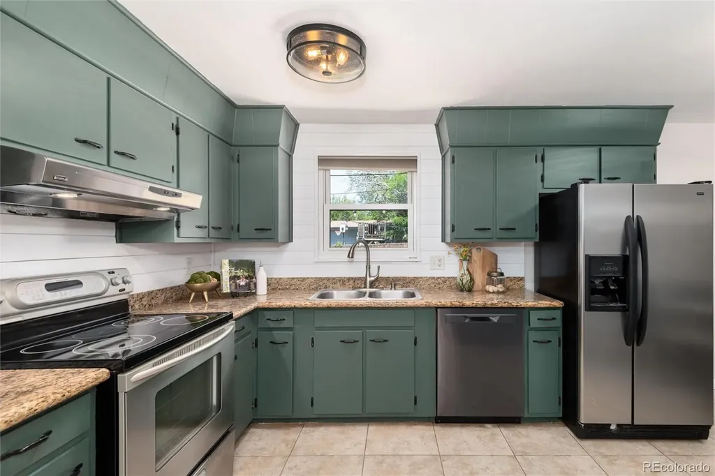 362 S Salem Street Aurora CO 80012
