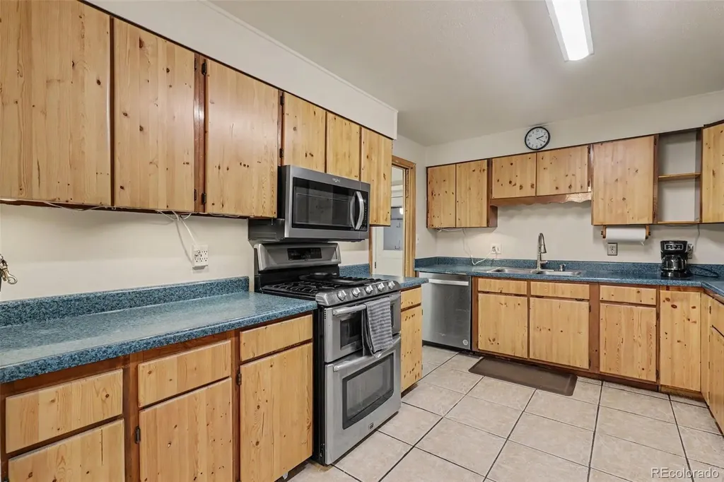 933 Nelson Street Lakewood CO 80215