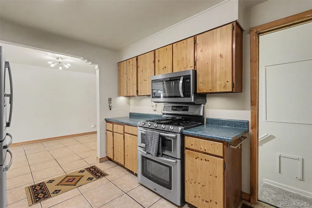 933 Nelson Street Lakewood CO 80215