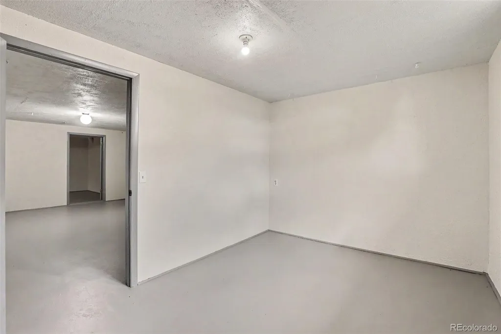 933 Nelson Street Lakewood CO 80215
