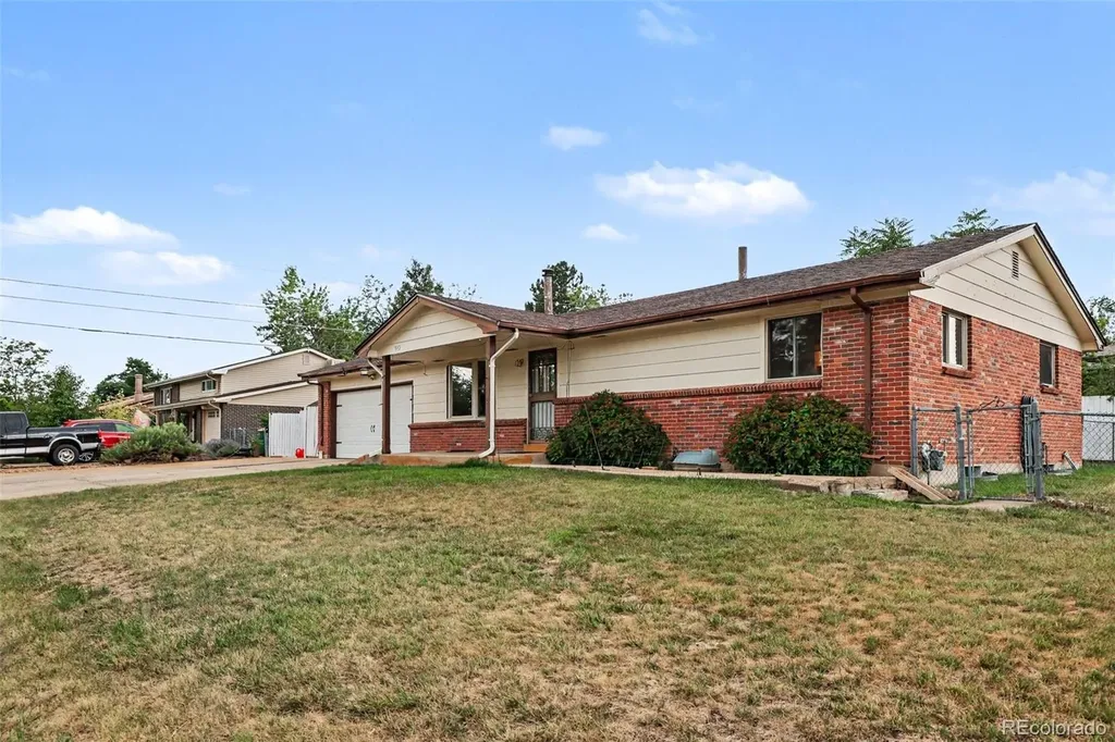 933 Nelson Street Lakewood CO 80215