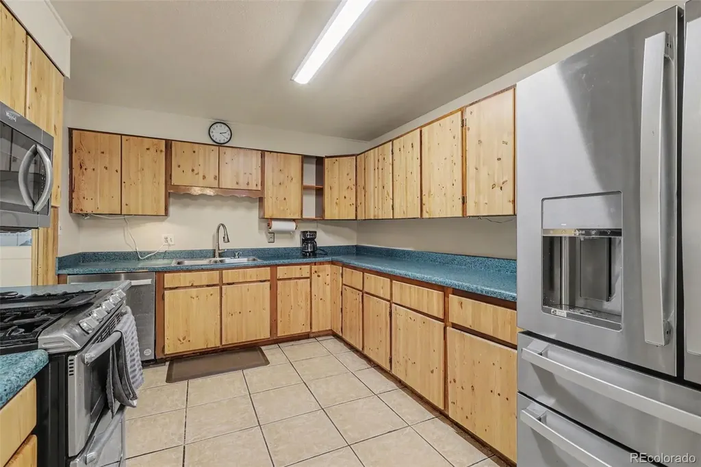 933 Nelson Street Lakewood CO 80215