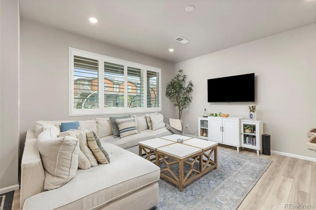 6078 N Lisbon Street Aurora CO 80019