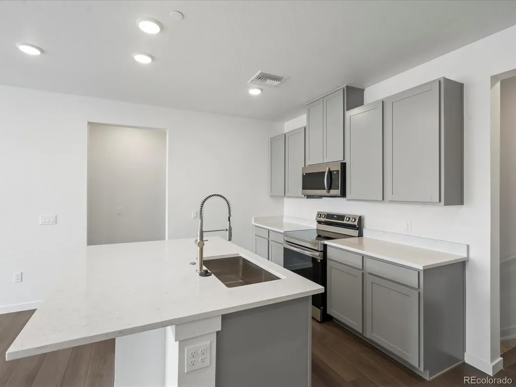 6153 N Ceylon Street Denver CO 80249