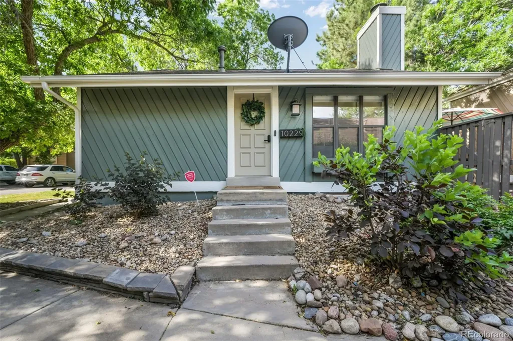 10229 E Peakview Avenue Englewood CO 80111