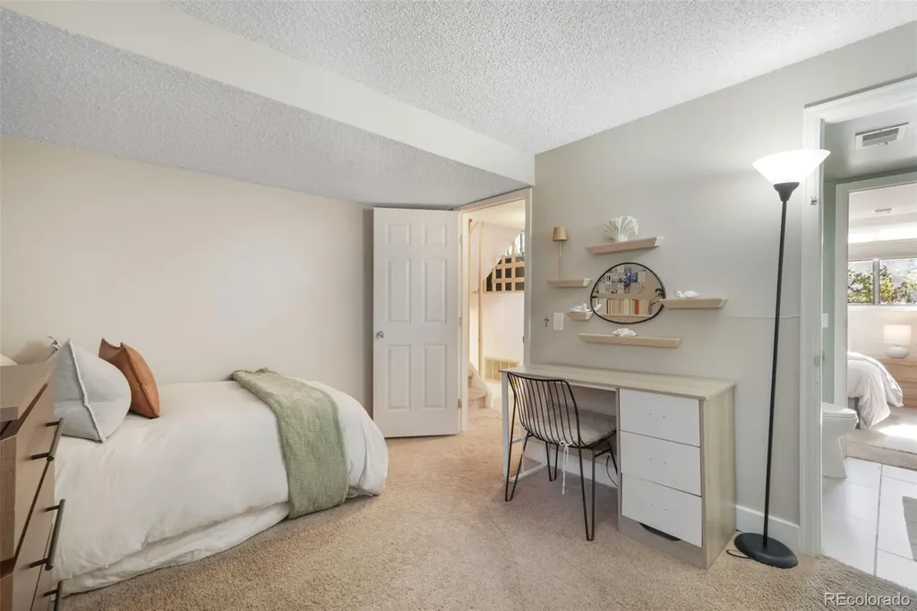 10229 E Peakview Avenue Englewood CO 80111