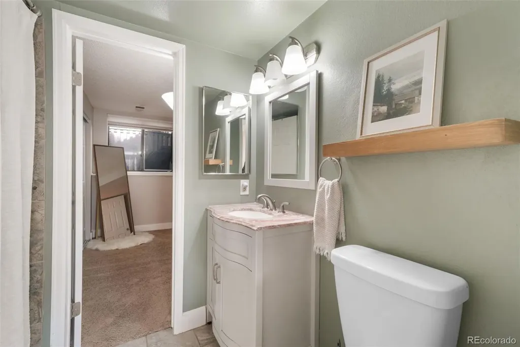 10229 E Peakview Avenue Englewood CO 80111