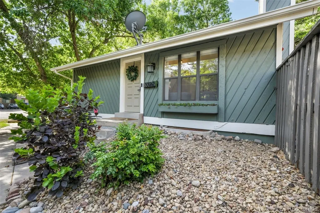 10229 E Peakview Avenue Englewood CO 80111