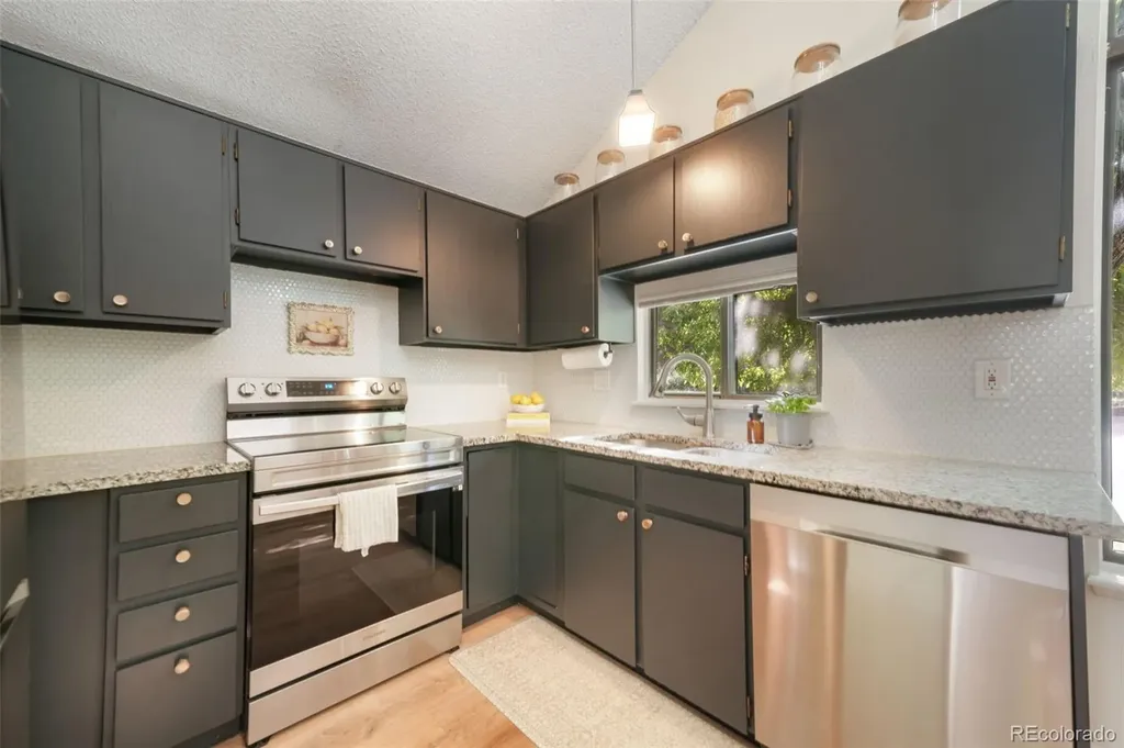 10229 E Peakview Avenue Englewood CO 80111