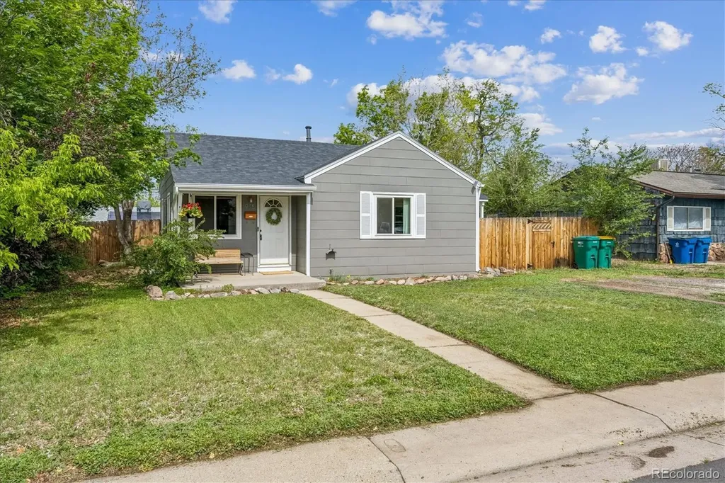 915 Newark Street Aurora CO 80010