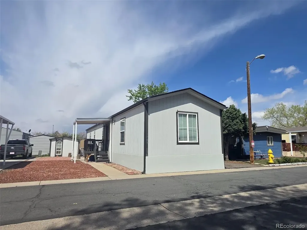 1743 Pagosa Way Aurora CO 80011