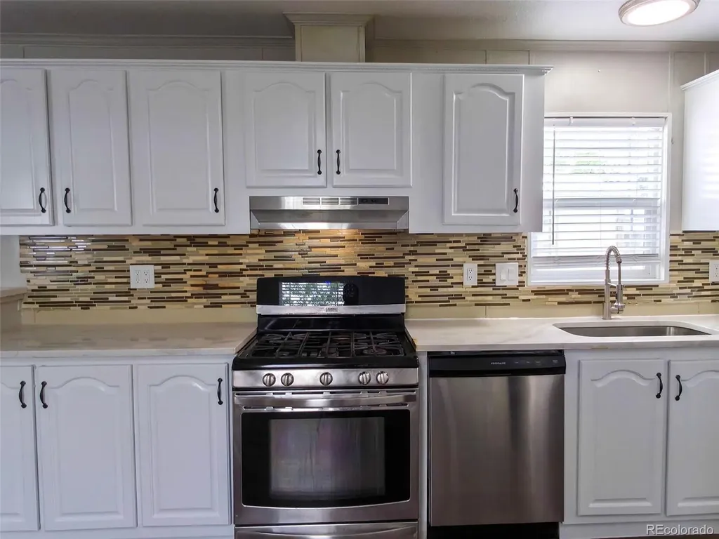 1743 Pagosa Way Aurora CO 80011