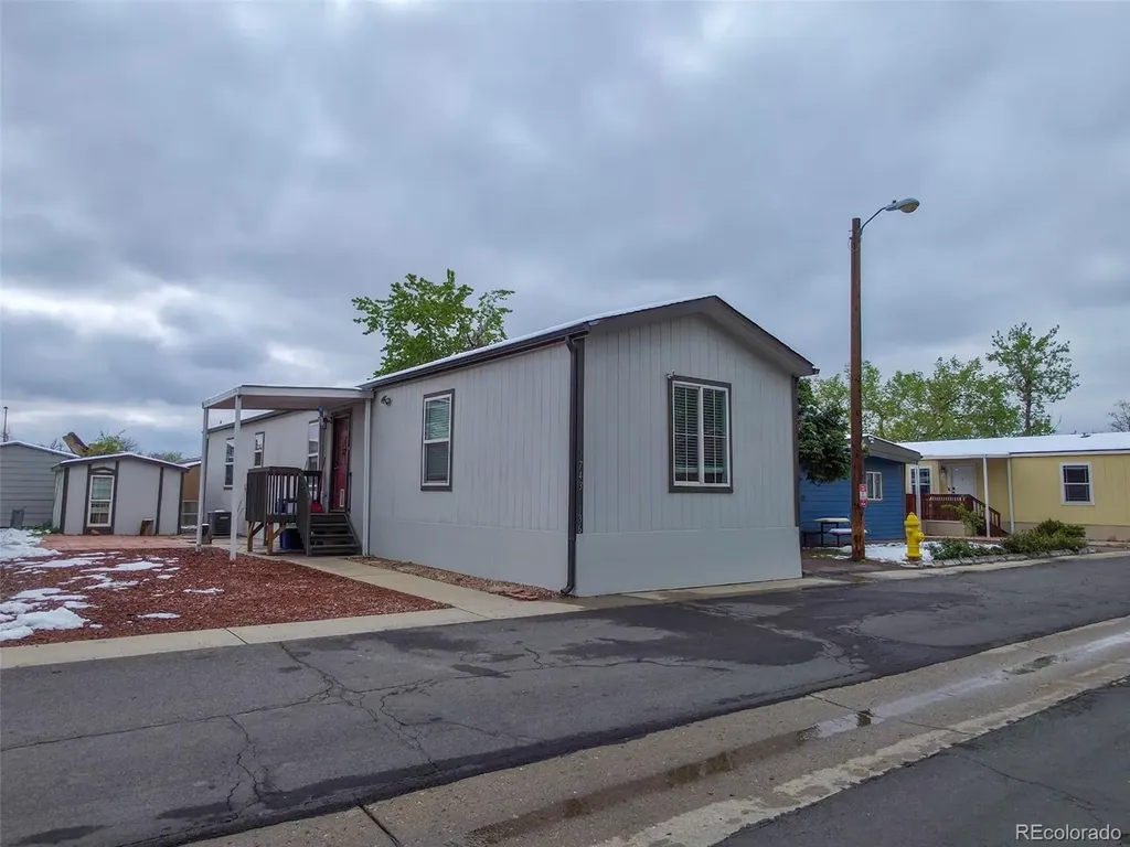 1743 Pagosa Way Aurora CO 80011