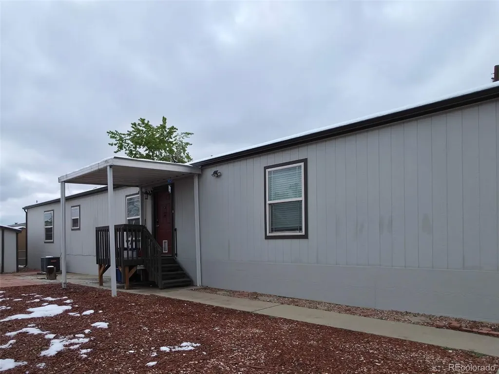1743 Pagosa Way Aurora CO 80011