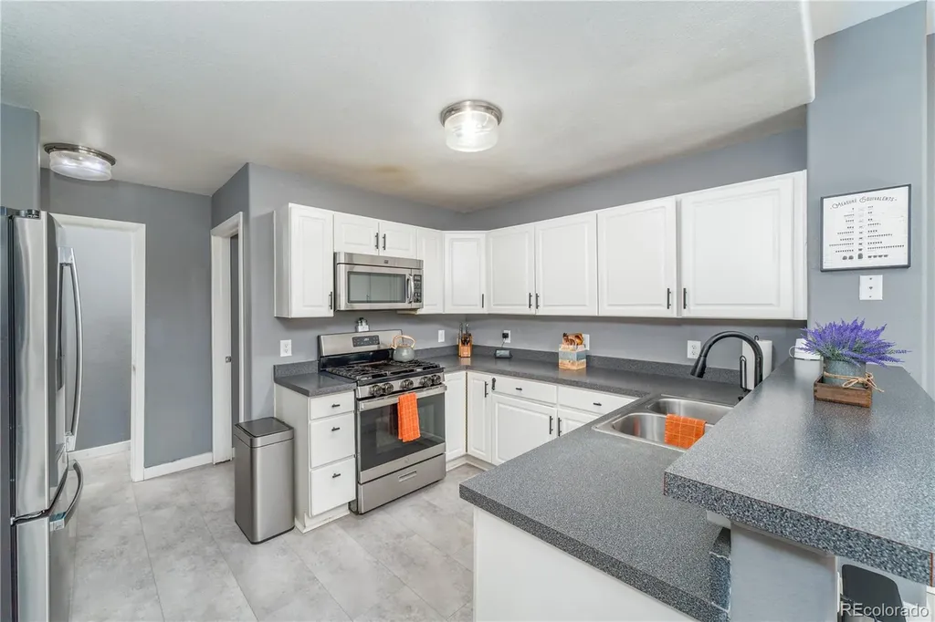 3923 Nicki Heights Colorado Springs CO 80906