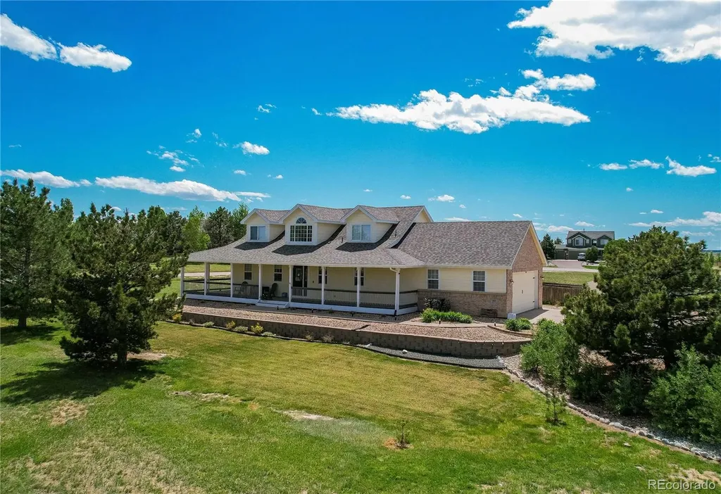 895 Antelope Drive W Bennett CO 80102