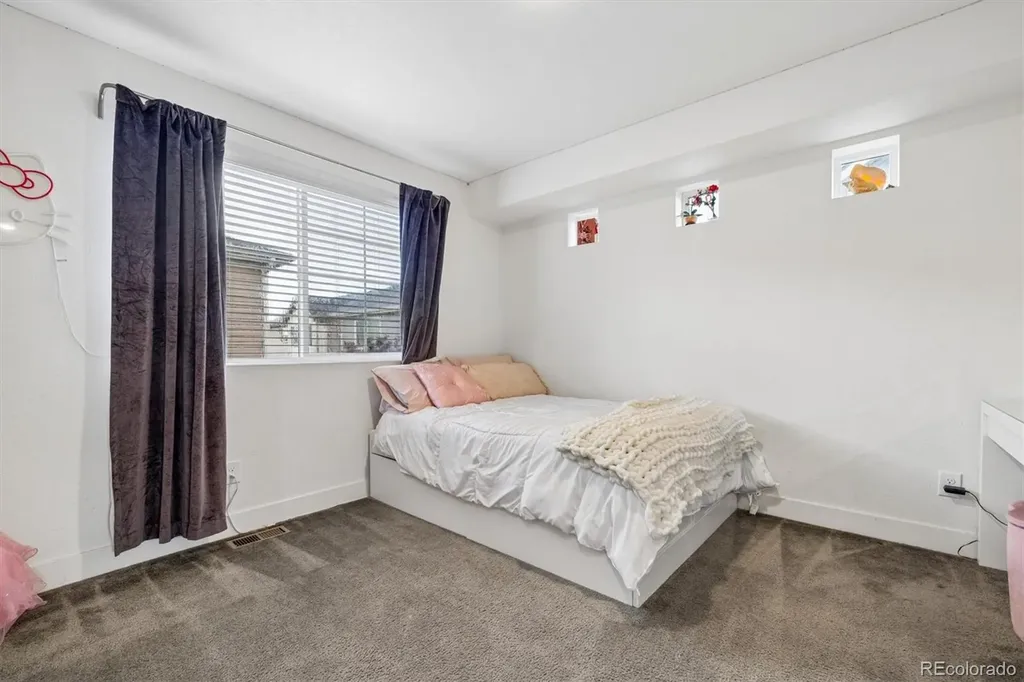 221 S Oak Hill Street Aurora CO 80018