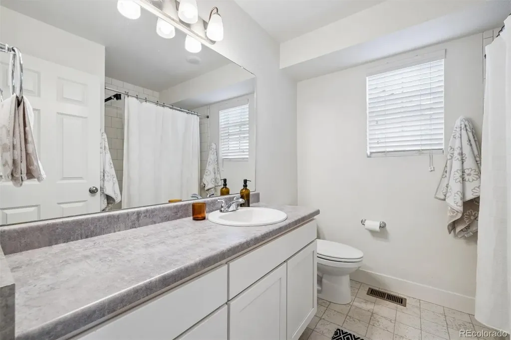 221 S Oak Hill Street Aurora CO 80018