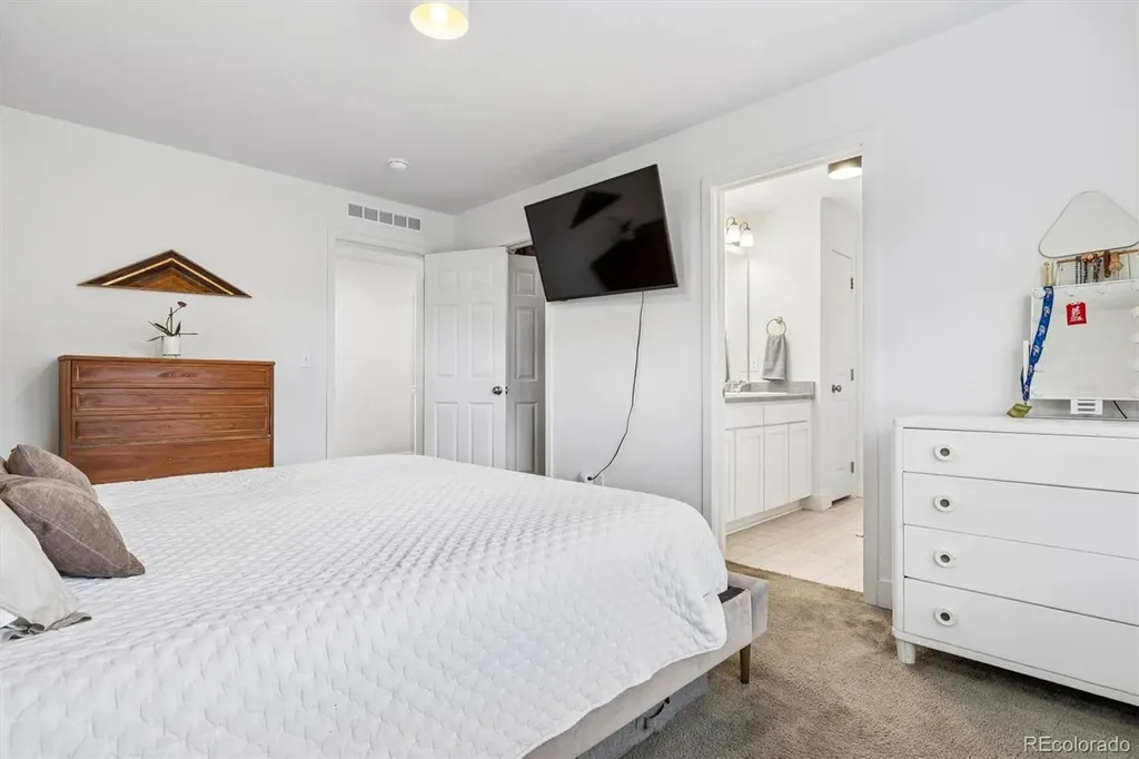 221 S Oak Hill Street Aurora CO 80018