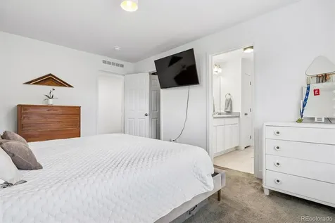221 S Oak Hill Street Aurora CO 80018