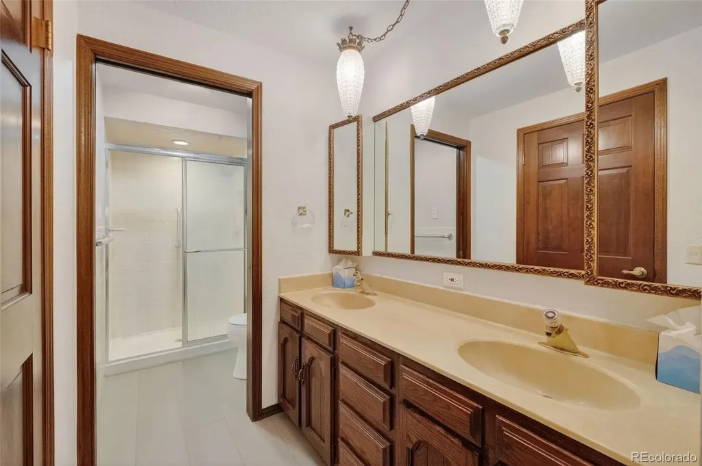 8526 W 10th Avenue Lakewood CO 80215