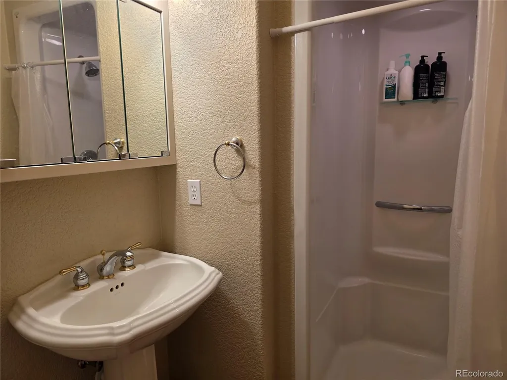 800 Cottonwood Circle Alamosa CO 81101