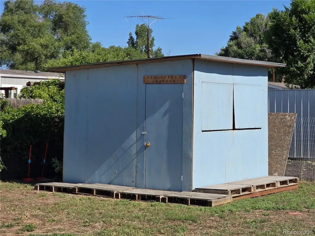 210 Oak Street Log Lane Village CO 80705