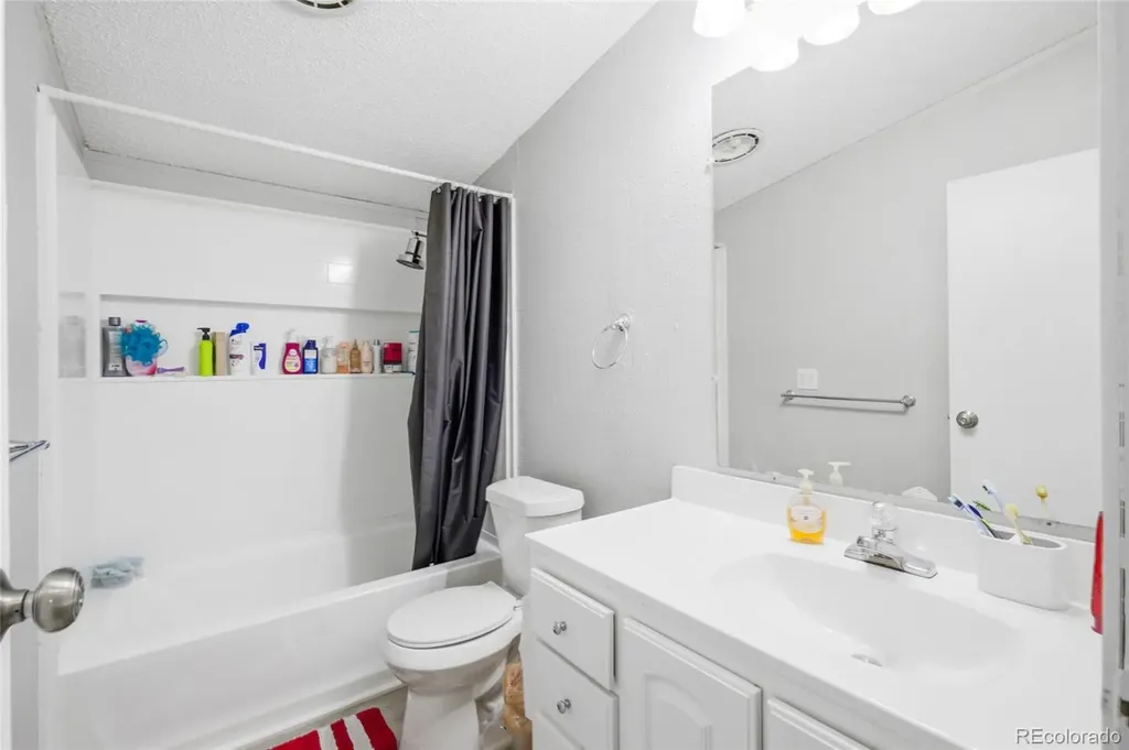 1724 Clark Street Aurora CO 80011