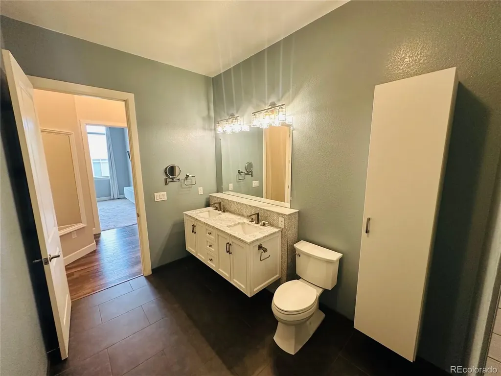 301 Inverness Way Englewood CO 80112