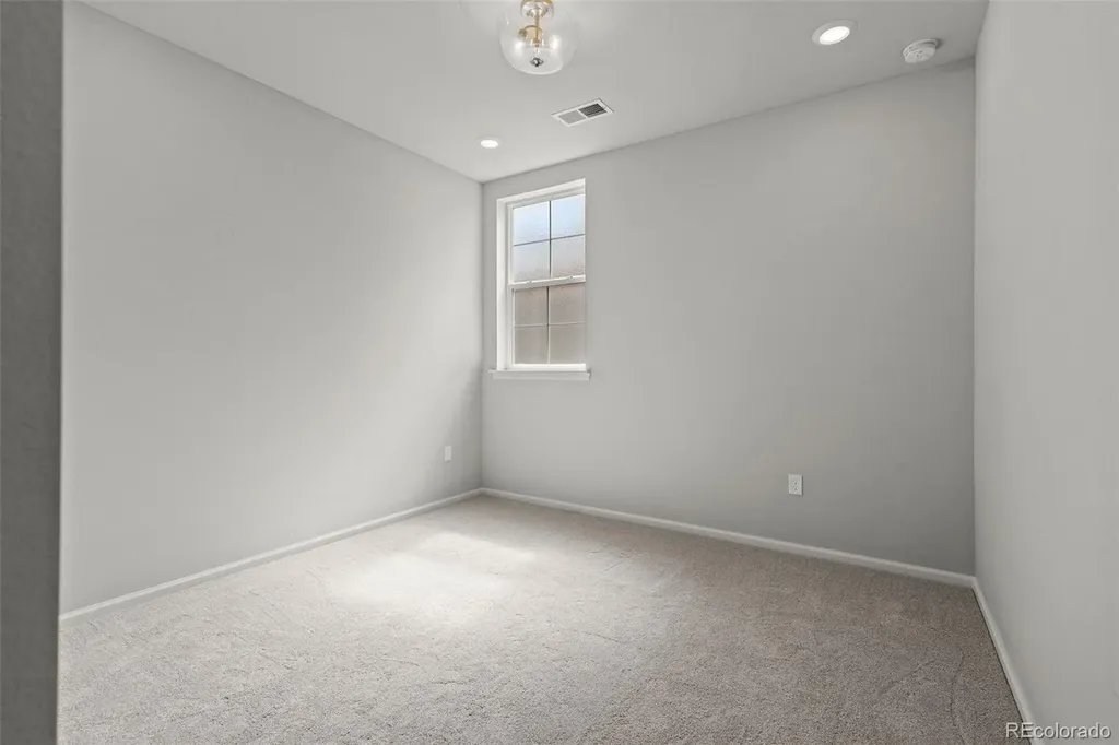 5126 N Quemoy Court Aurora CO 80019