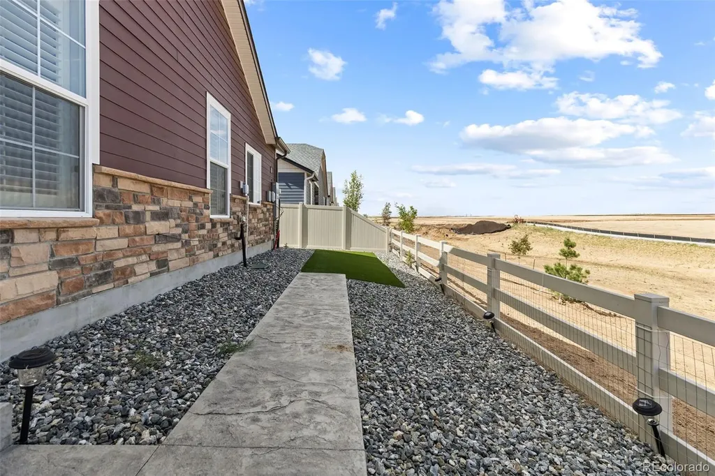 5126 N Quemoy Court Aurora CO 80019