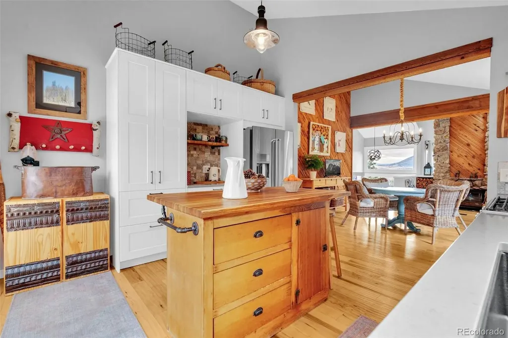 4452 Sentinel Rock Larkspur CO 80118