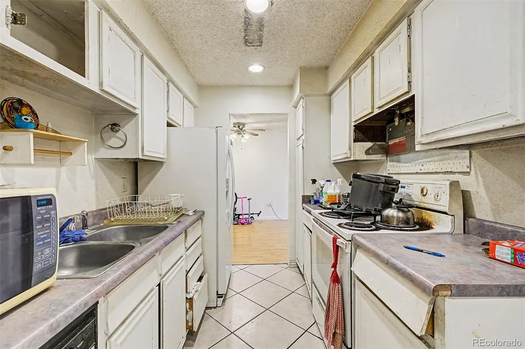 4593 S Lowell Boulevard Denver CO 80236