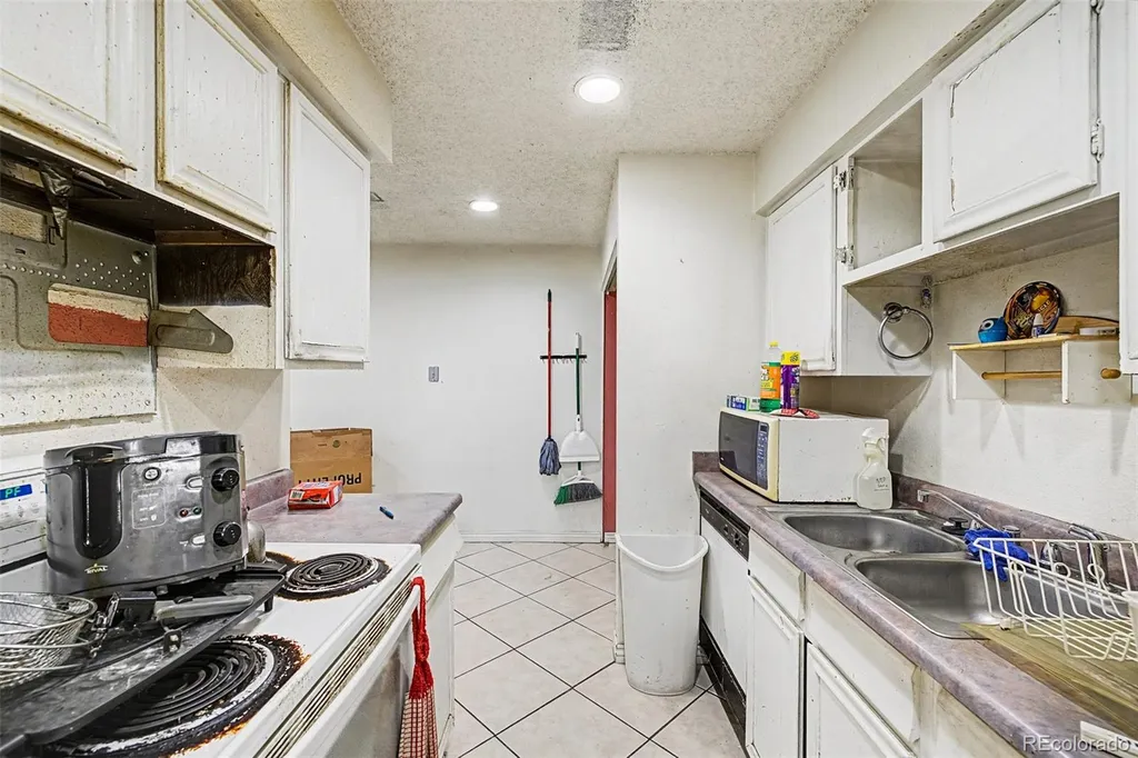 4593 S Lowell Boulevard Denver CO 80236