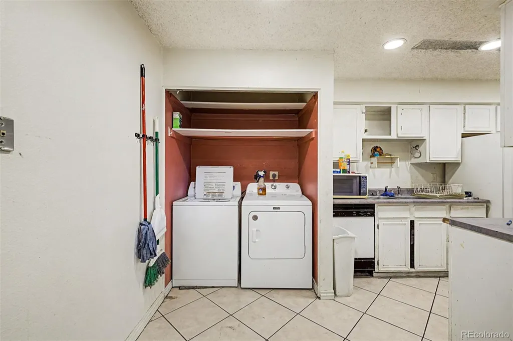4593 S Lowell Boulevard Denver CO 80236