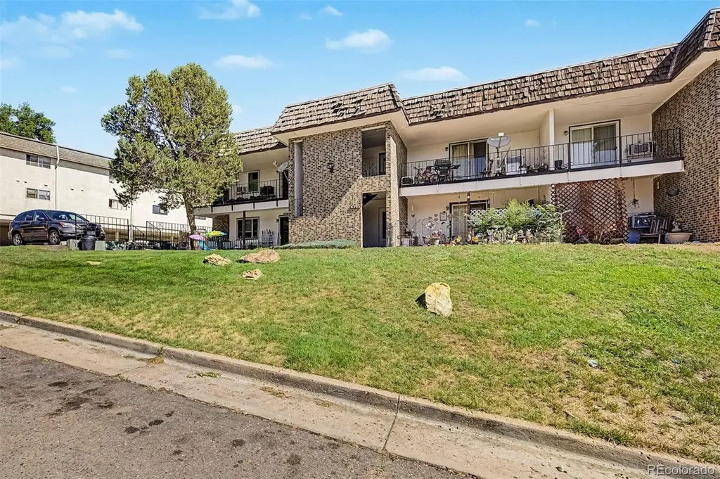 4593 S Lowell Boulevard Denver CO 80236