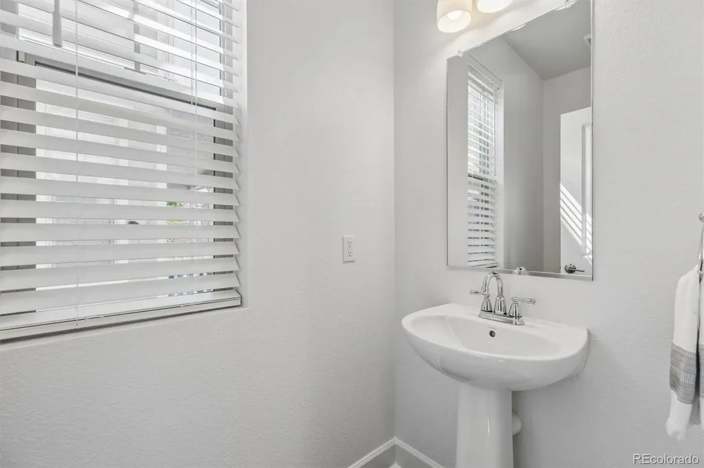 8448 E 49th Place Denver CO 80238