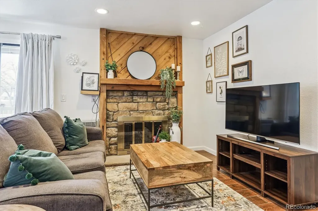 4896 S Dudley Street Littleton CO 80123
