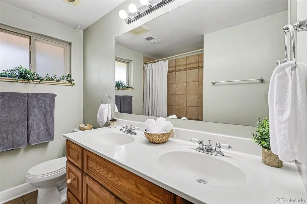1601 N Dunkirk Street Aurora CO 80011
